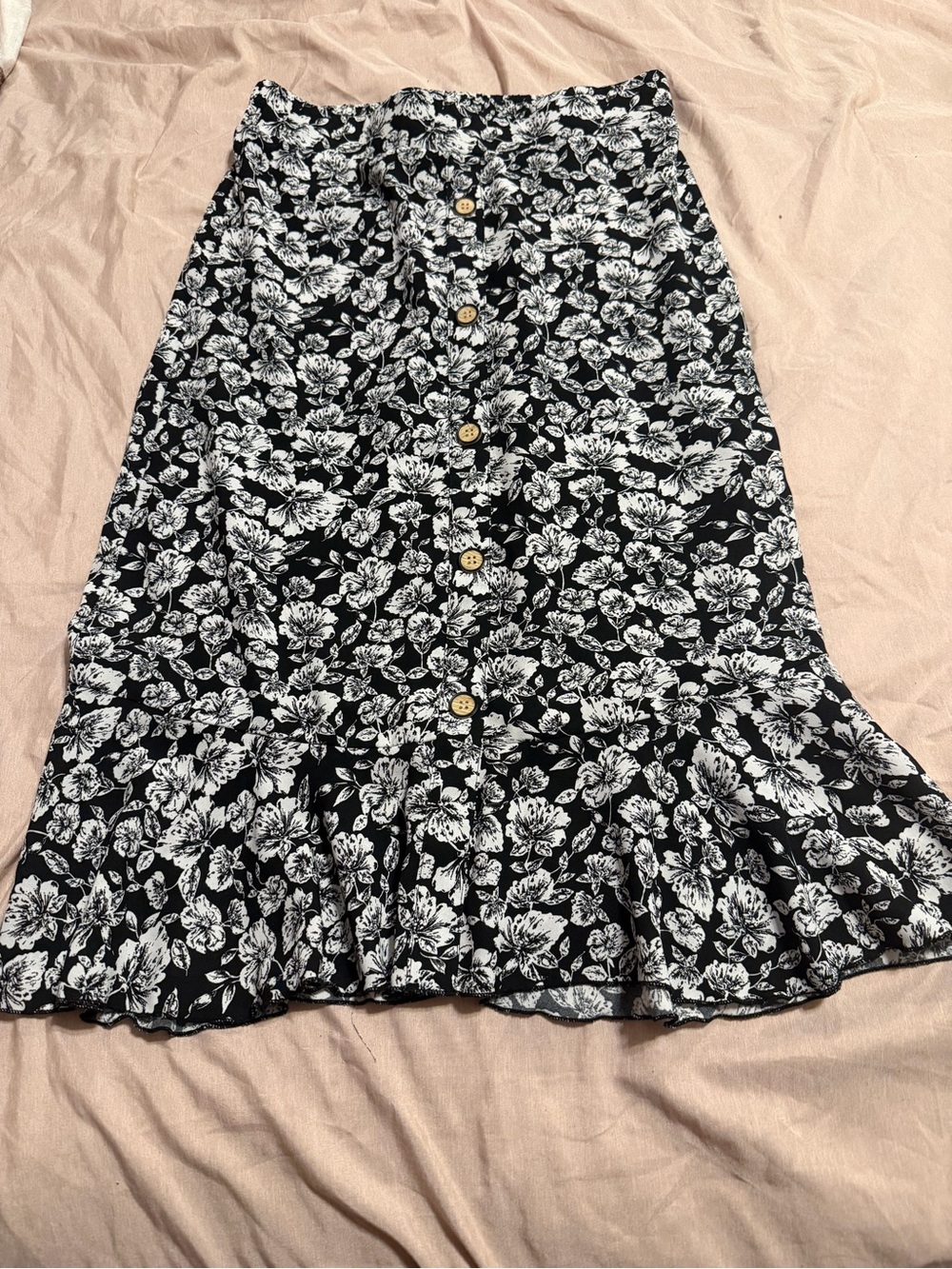 Floral Button-Front Midi Skirt in Black and White